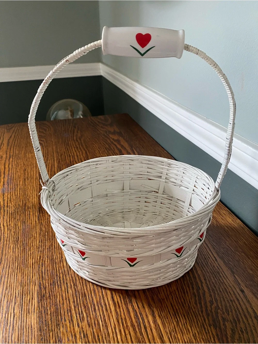 Vintage White Woven Wicker Basket Ceramic Handle Red Heart Tulip Design